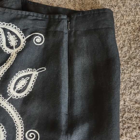 BCBG Maxazria Linen Blend Women Skirt Embroidered Flowers Knee Length Size 6 - Picture 8 of 11